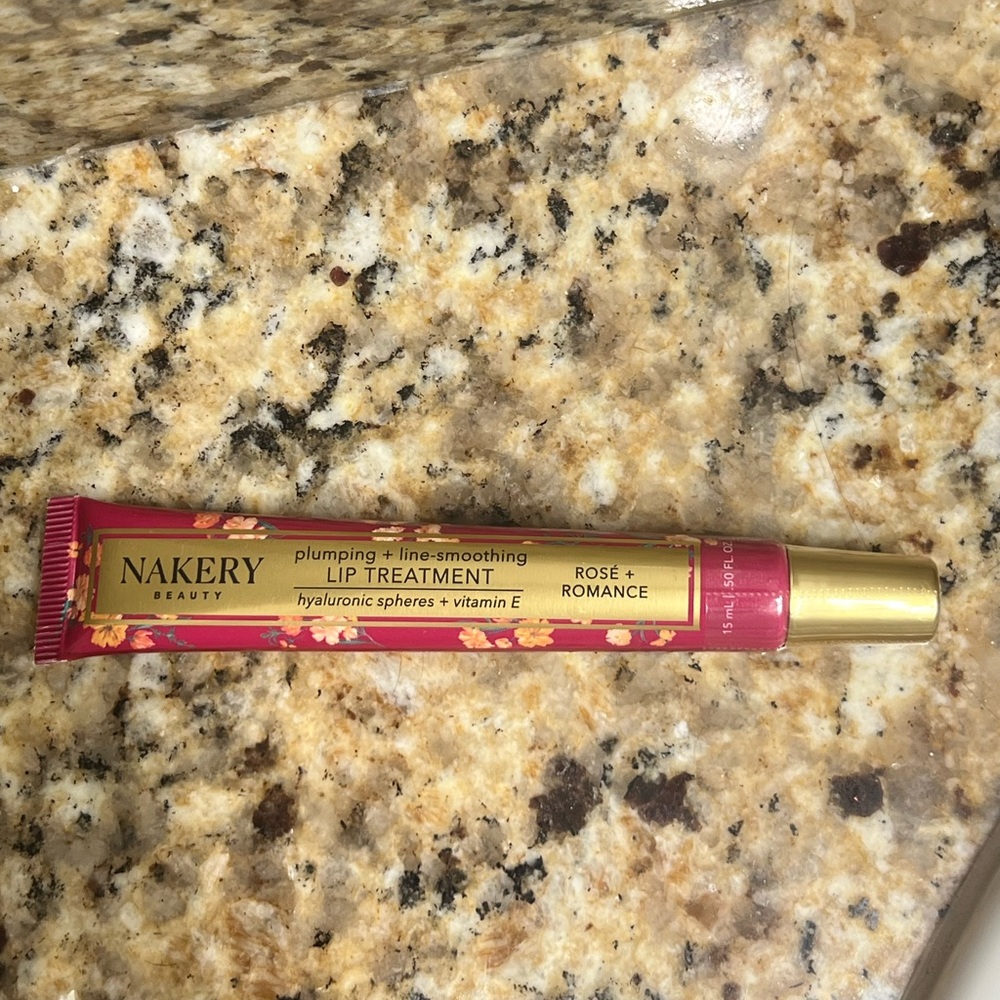 NAKERY LIP TREATMENT